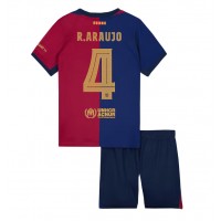 Barcelona Ronald Araujo #4 Replika babykläder Hemmaställ Barn 2024-25 Kortärmad (+ korta byxor)